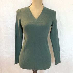 Eddie Bauer v-neck sweater, size large, long sleeve, fitted